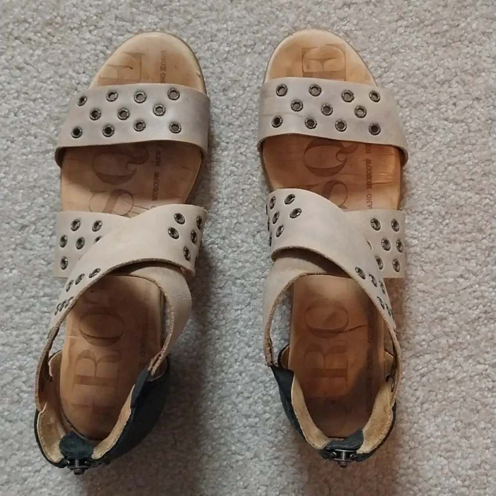Cute Flat Italian Leather Sandals Zip in back - Picture 1 of 6